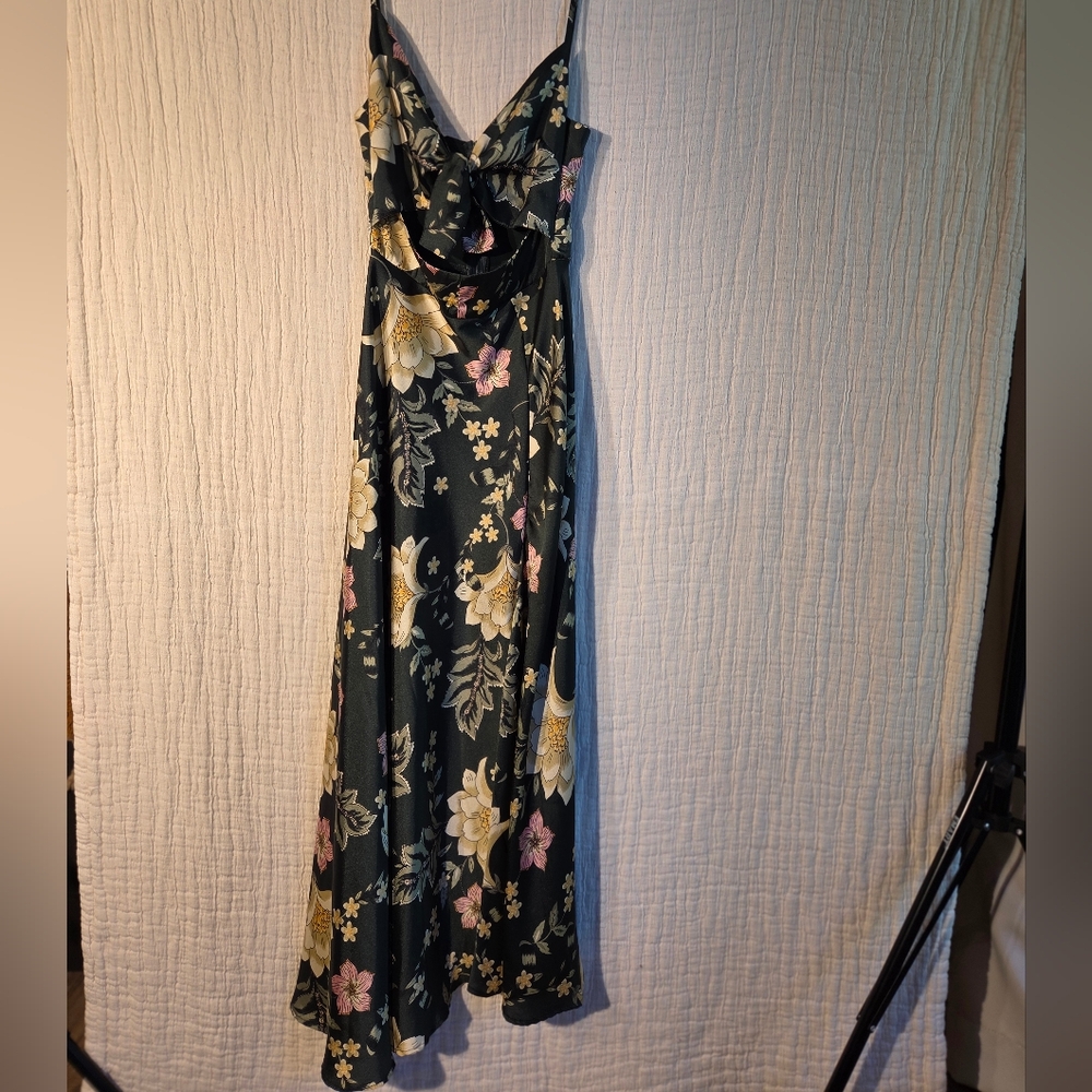 Thanne emerald green slip dress with tie front and floral patterns